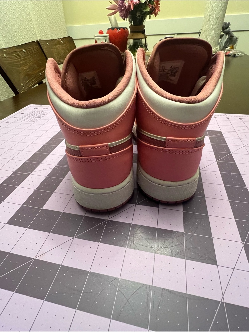 Nike 5Y Air Jordan 1 Mid GS Valentine’s Day 2023 Pink White Shoes DQ8423-616 - Picture 5 of 9